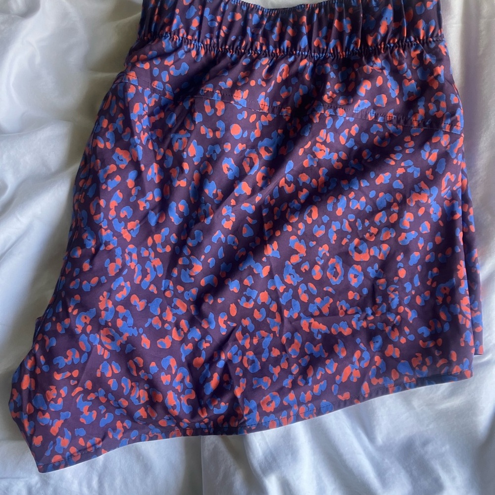 Mid rise stretch tech run short